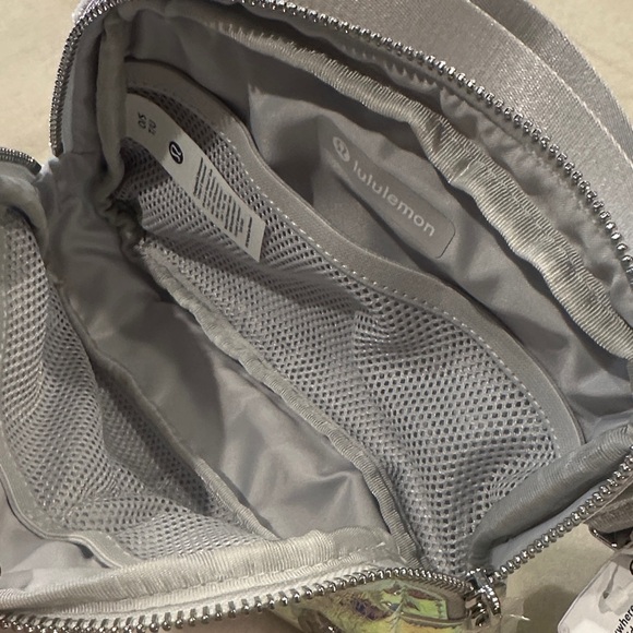 NWT Lululemon Athletica Iridescent Belt Bag 🩵 - Picture 8 of 11